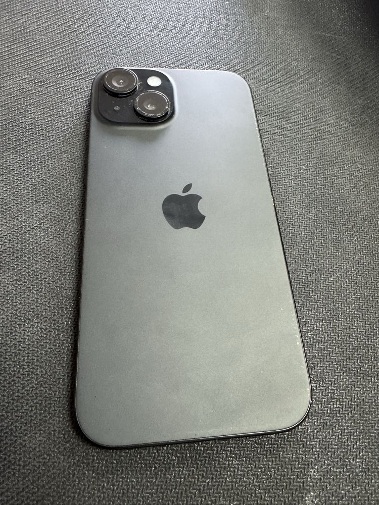 iPhone 15 128gb - заключен с iCloud, в отличен външен вид