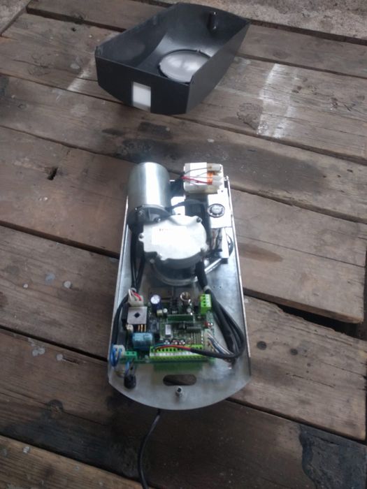 Motor usă garaj Beninca