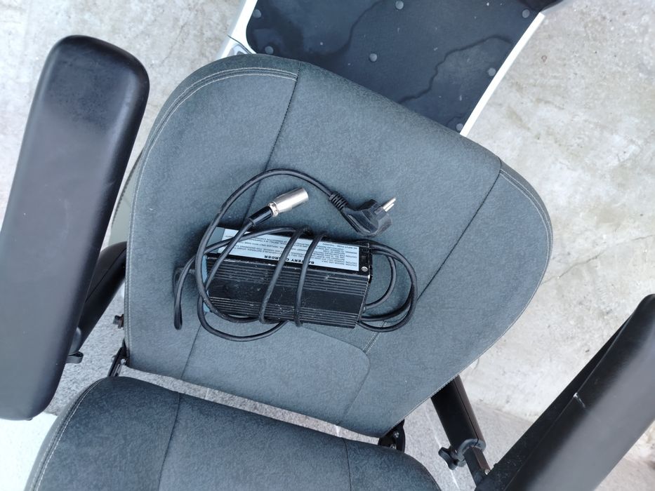 Cărucior scuter electric persoane cu dizabilități