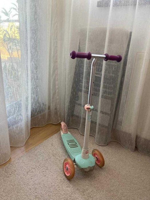 Vand trotineta cu luminite