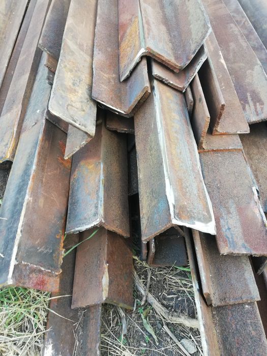 Уголок  разных 50   63  75  90  100 состояние новый длина 5.6 метров