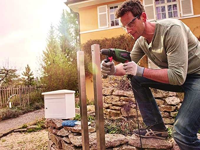 Ударна бормашина BOSCH UniversalImpact 700 700W в Куфар