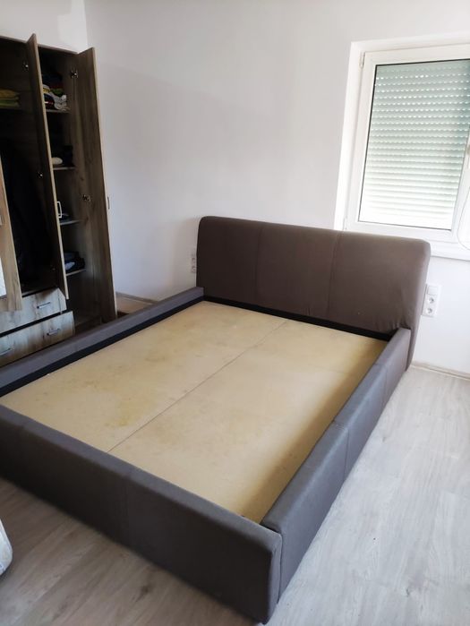 Vând pat 200x160 cu saltea groasă 30 cm, recent retapițat și curățat
