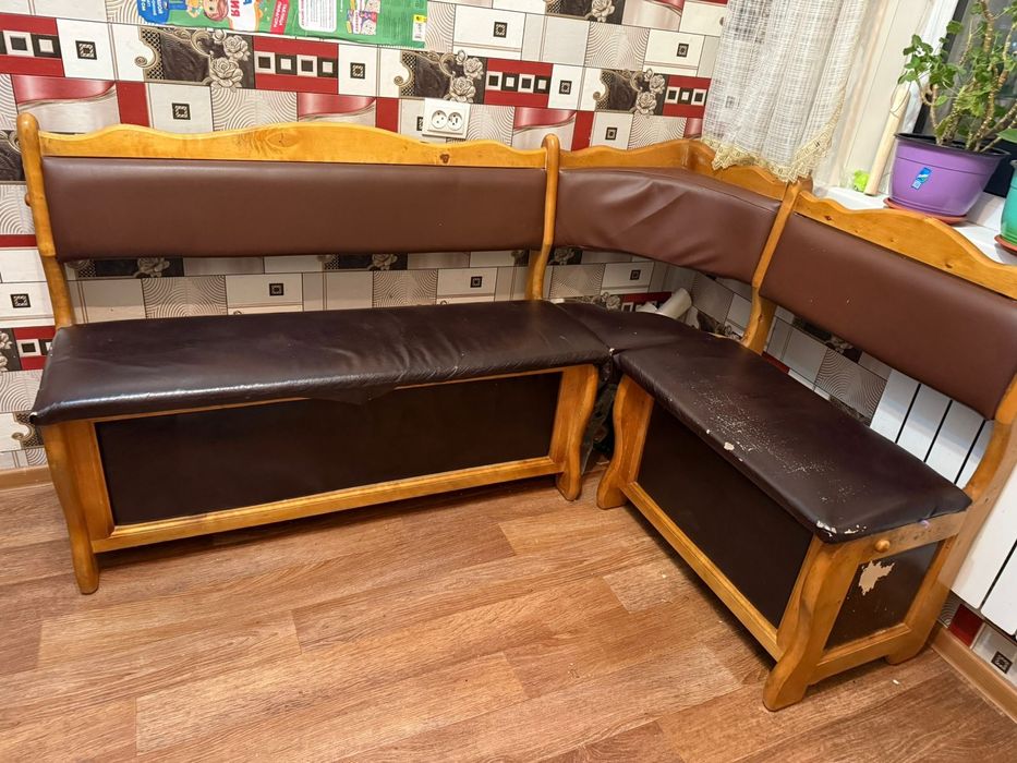 Уголок для кухни с ящиками срочно