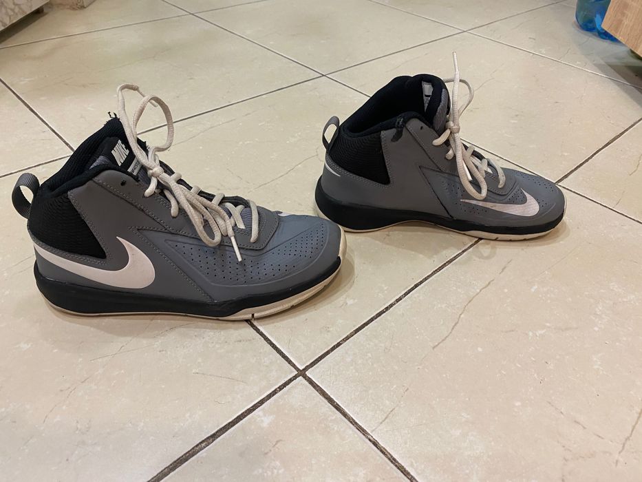 Маратонки Nike номер 37.5