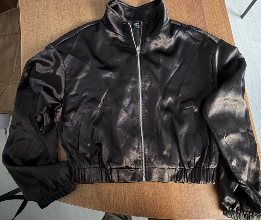 Дамско черно сатенено яке