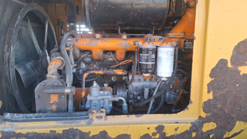 Traktor Hon sotiladi