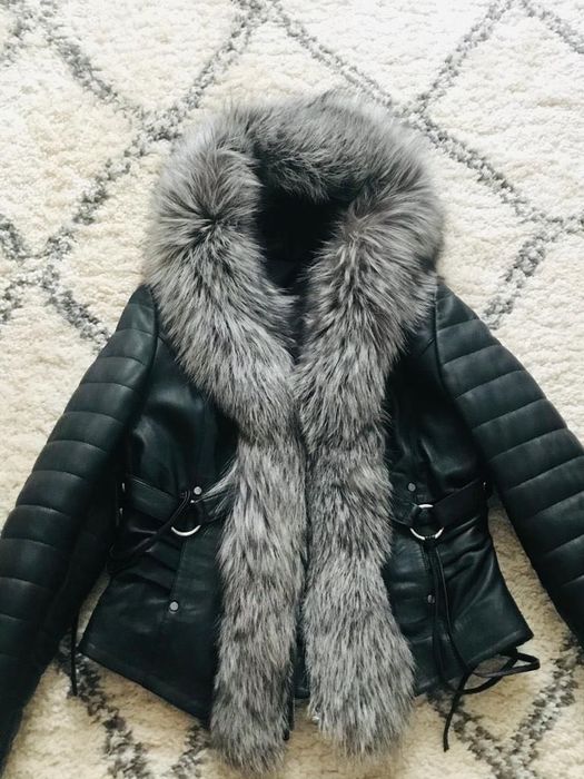 Jacheta piele matlasata cu guler de vulpe argintie