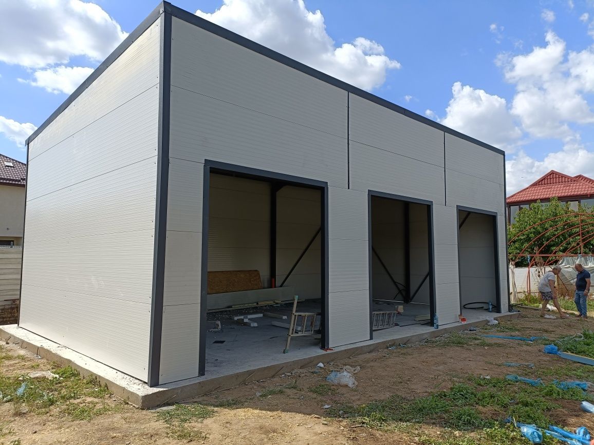 Hala pe structura metalica 17x35x5-6m învelită cu panouri sandwich