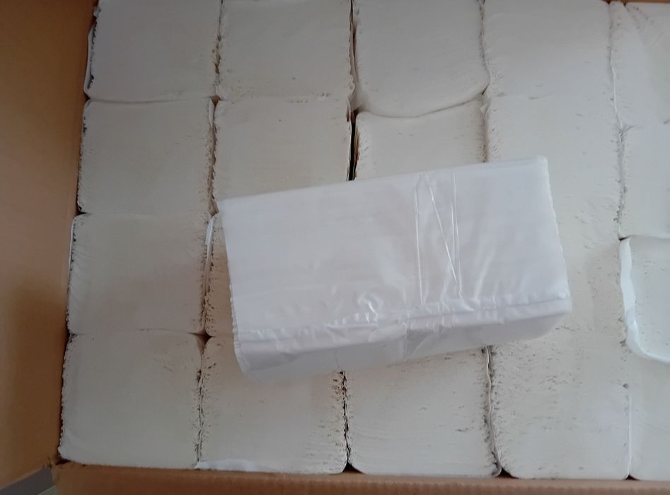 Prosop z alb , servetele albe