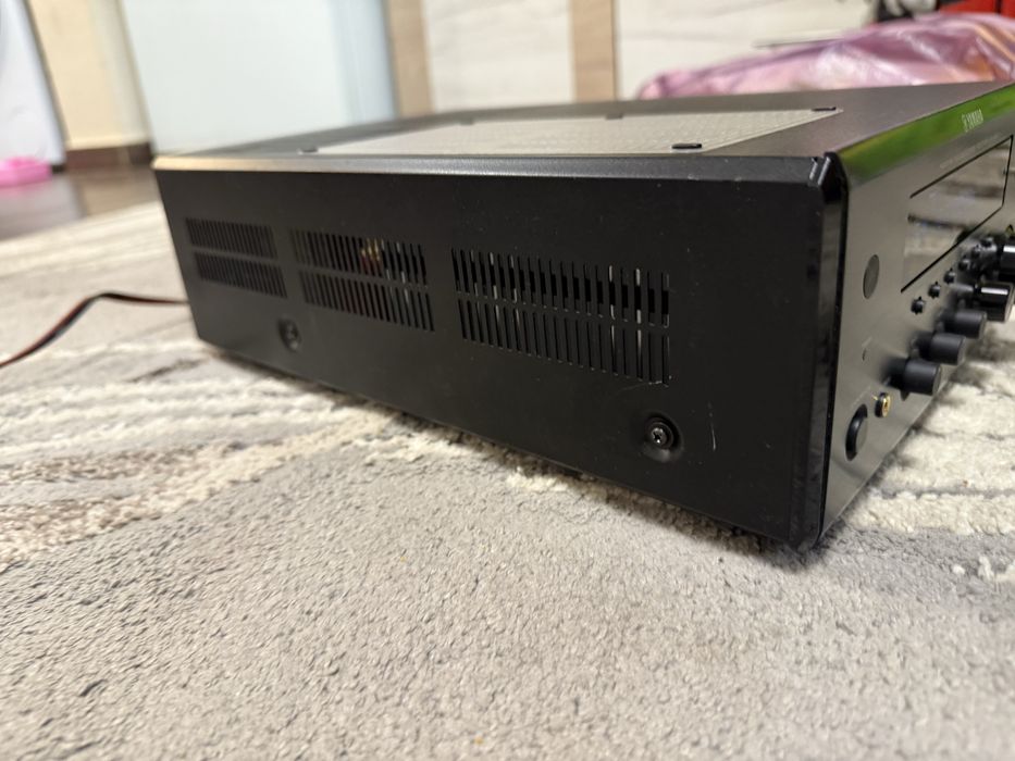 Yamaha RX-E810 мини ресивър