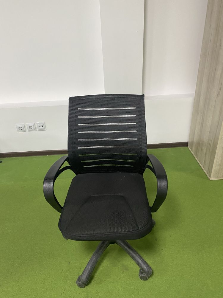 Столы, кресла, шкаф