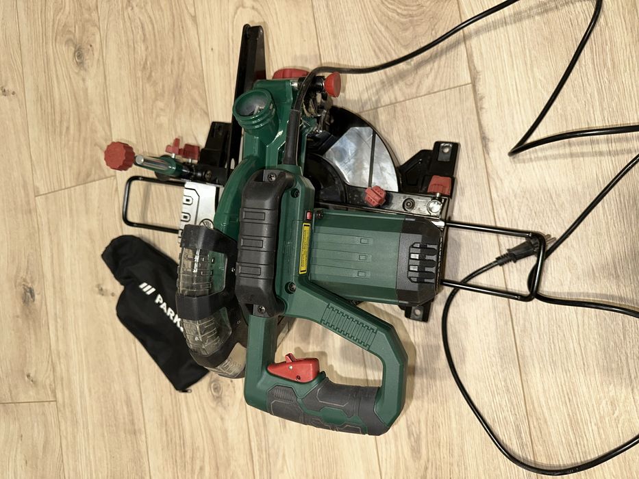 Ferastrau de retezat si imbinat la colt Parkside PKS 1500 C4