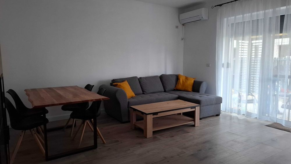 Proprietar inchiriez apartament cu două camere cu terasa in Dumbravita