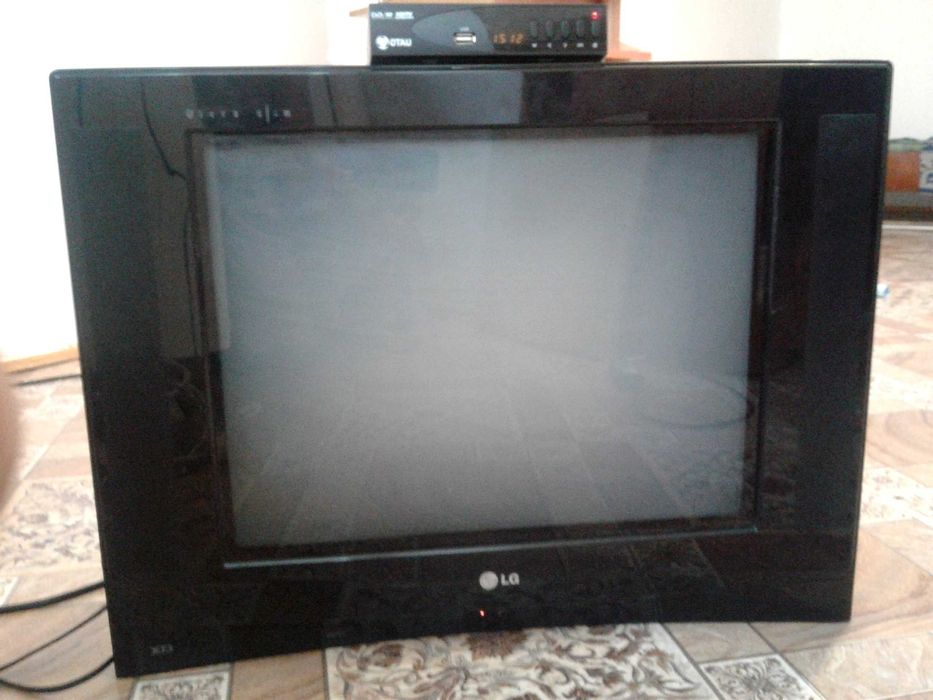 Продам  телевизор LG