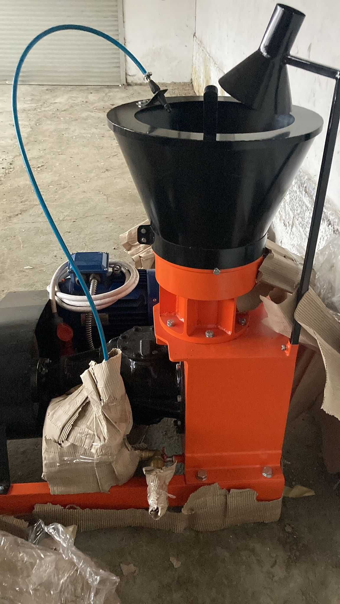 Masina de peleti GRAND 300 PRO Productivitate: max. 400kg/h NOU