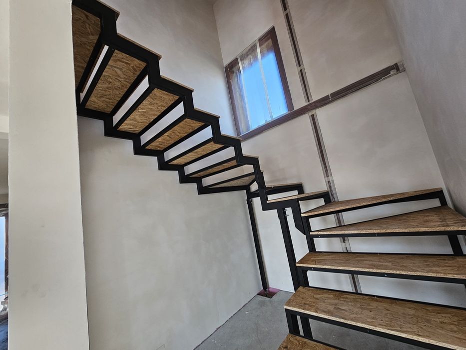 Confectionam scari metalice si balustrade