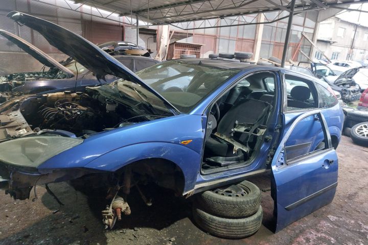 Ansamblu stergatoare parbriz volan pe stanga 0 390 241 362 CEP 12V Fo