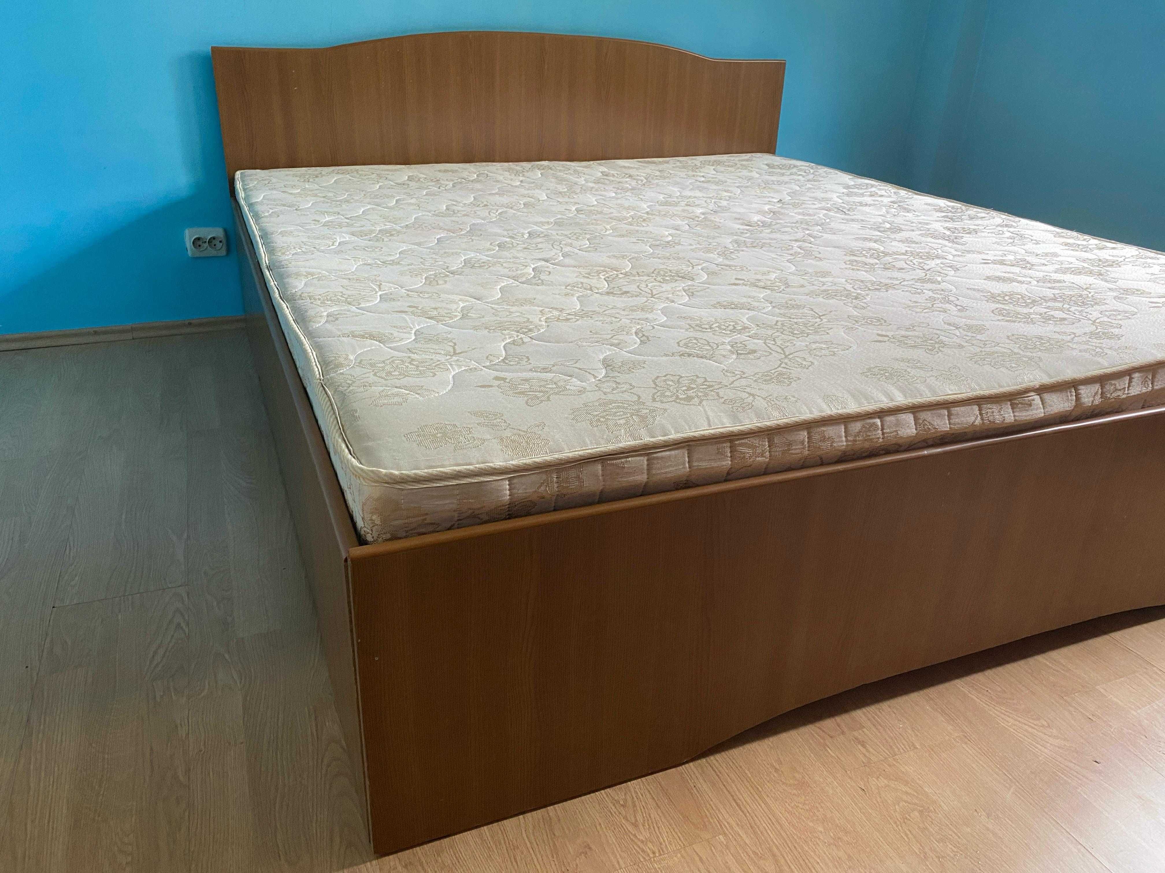 Pat Dublu de Centru cu Ladă Depozitare și Saltea 180X200 cm
