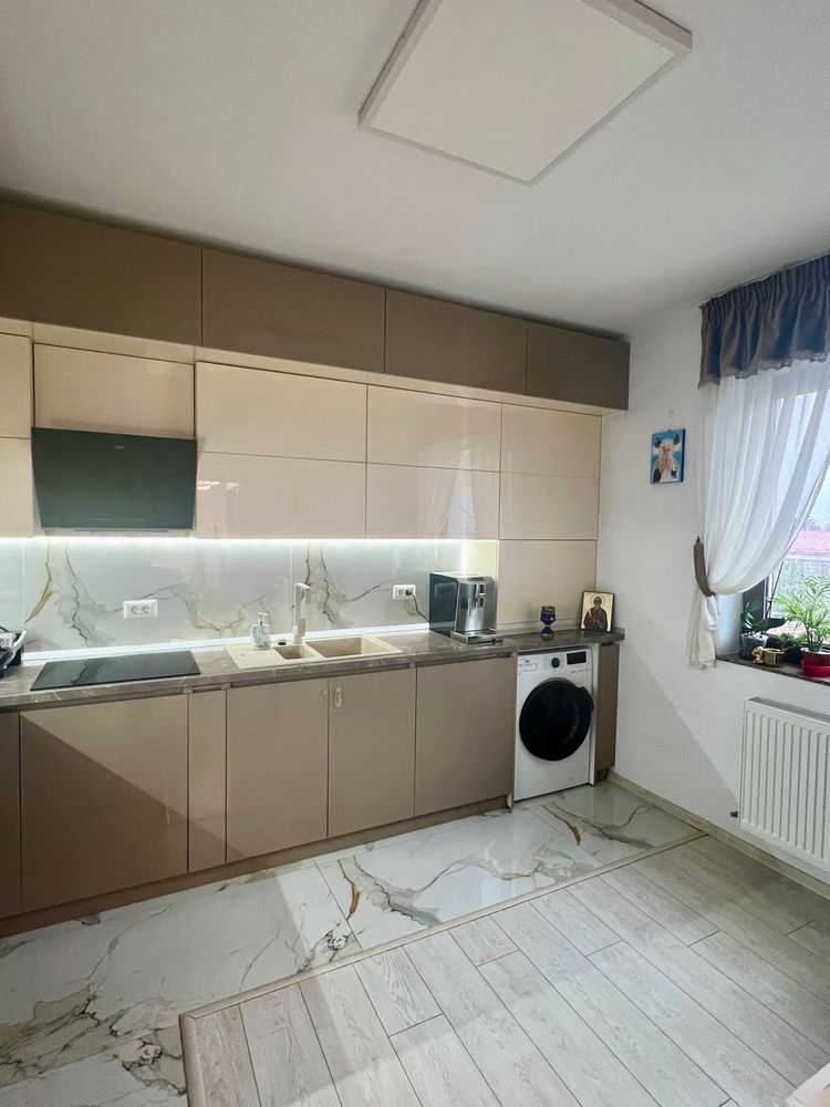 Vand ap. 3 camere, decomandat, zona ultracentrala