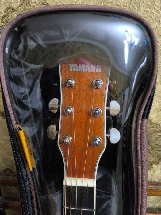 Продается акустическая гитара YAMAHA F325 TBS