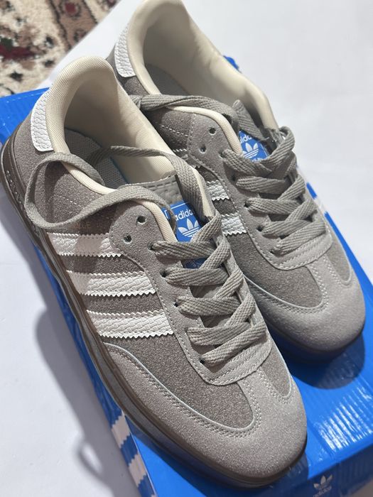 Продам новые кроссовки adidas gazelle
