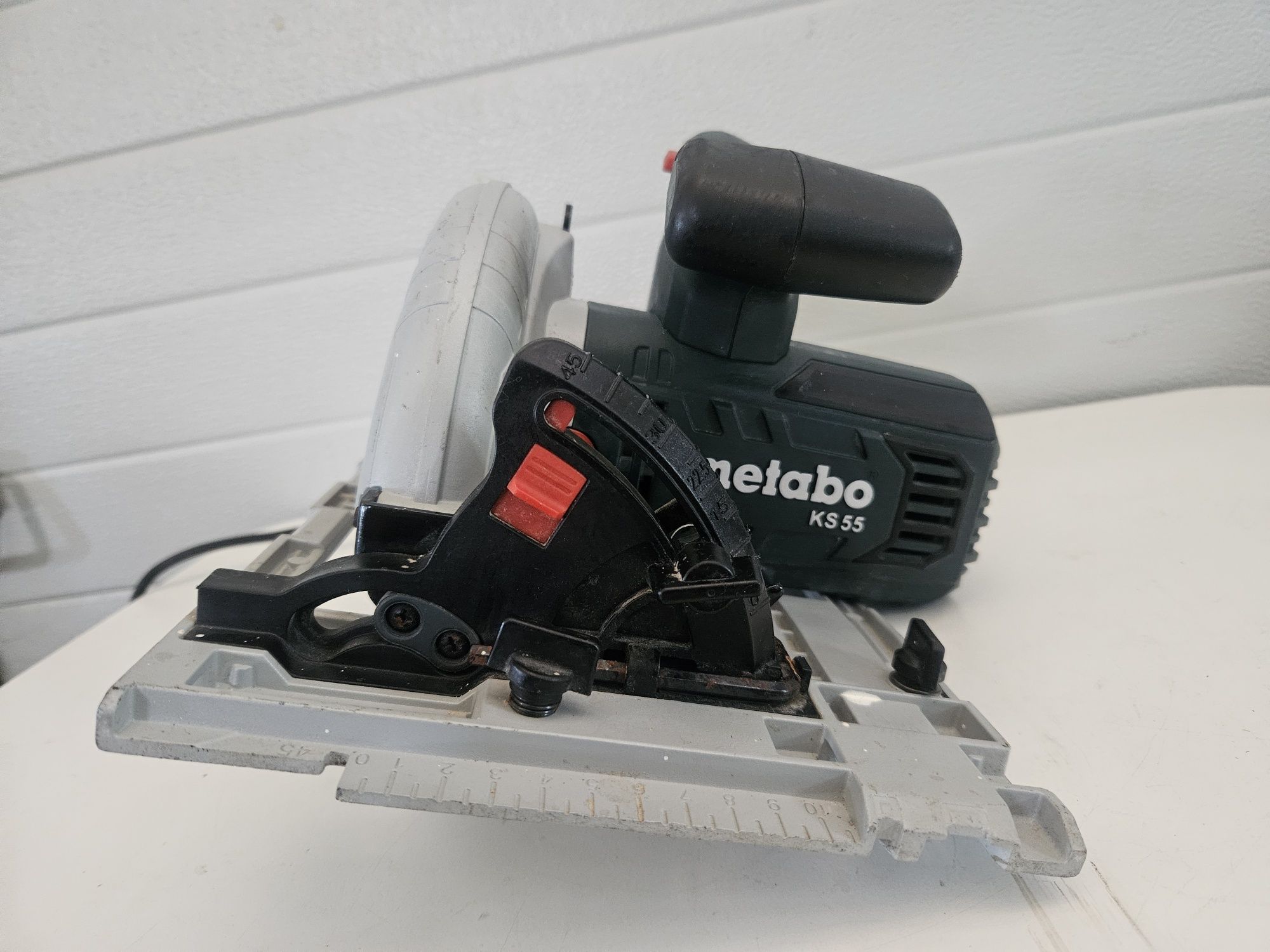 Ръчен циркуляр Metabo is 55