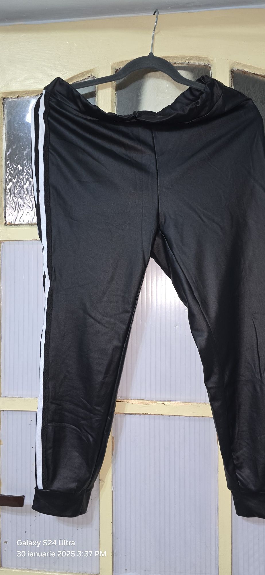 Pantalonii colanti