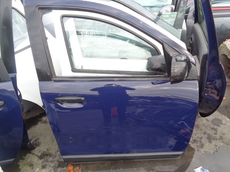 Vand 4 usi fata stanga-dreapta cu oglinzi, spate stanga-dreapta de la Dacia Lodgy din 2013