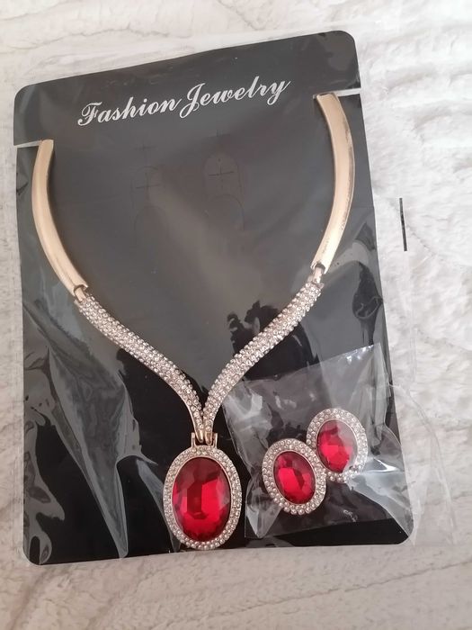 Продам набор бижутерии