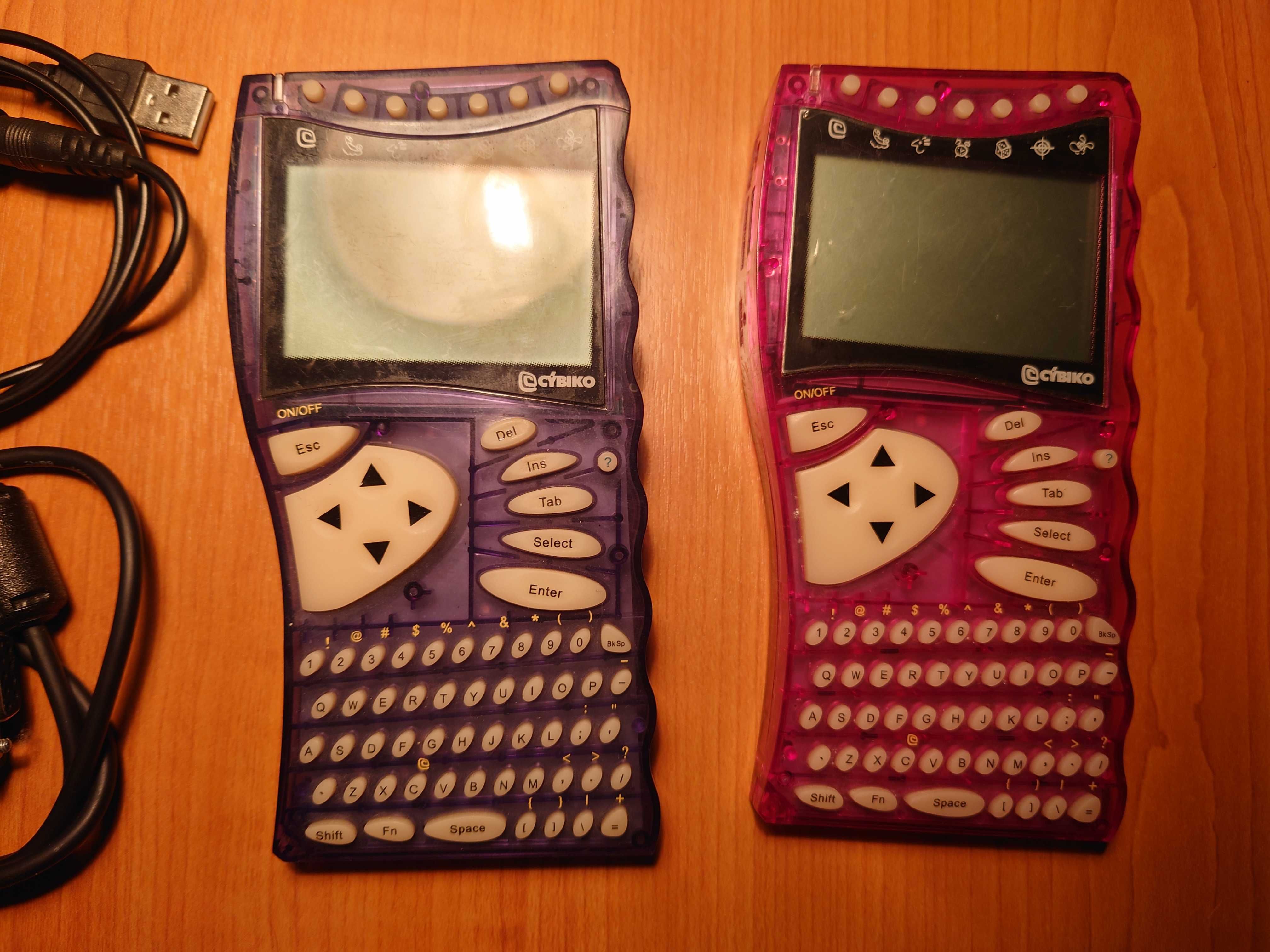 Două PDA-uri Cybiko