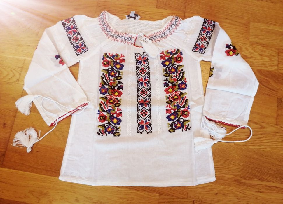 Ie motive tradiționale fetite de la 1 la 16 ani