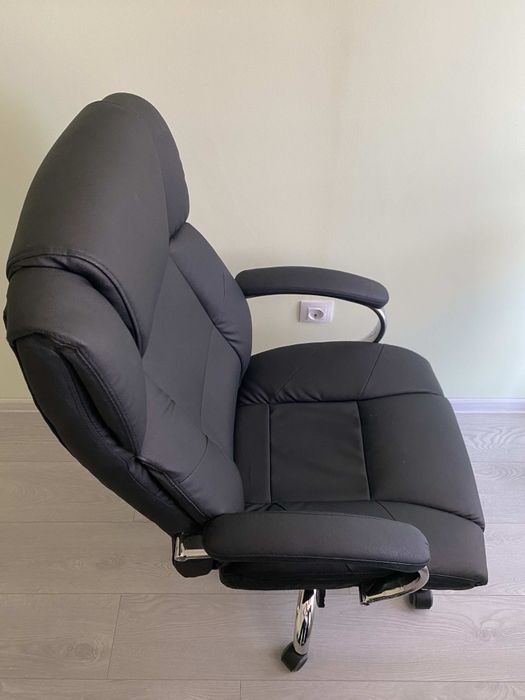 Президентски офис стол Carmen 6506-1 черен LUX