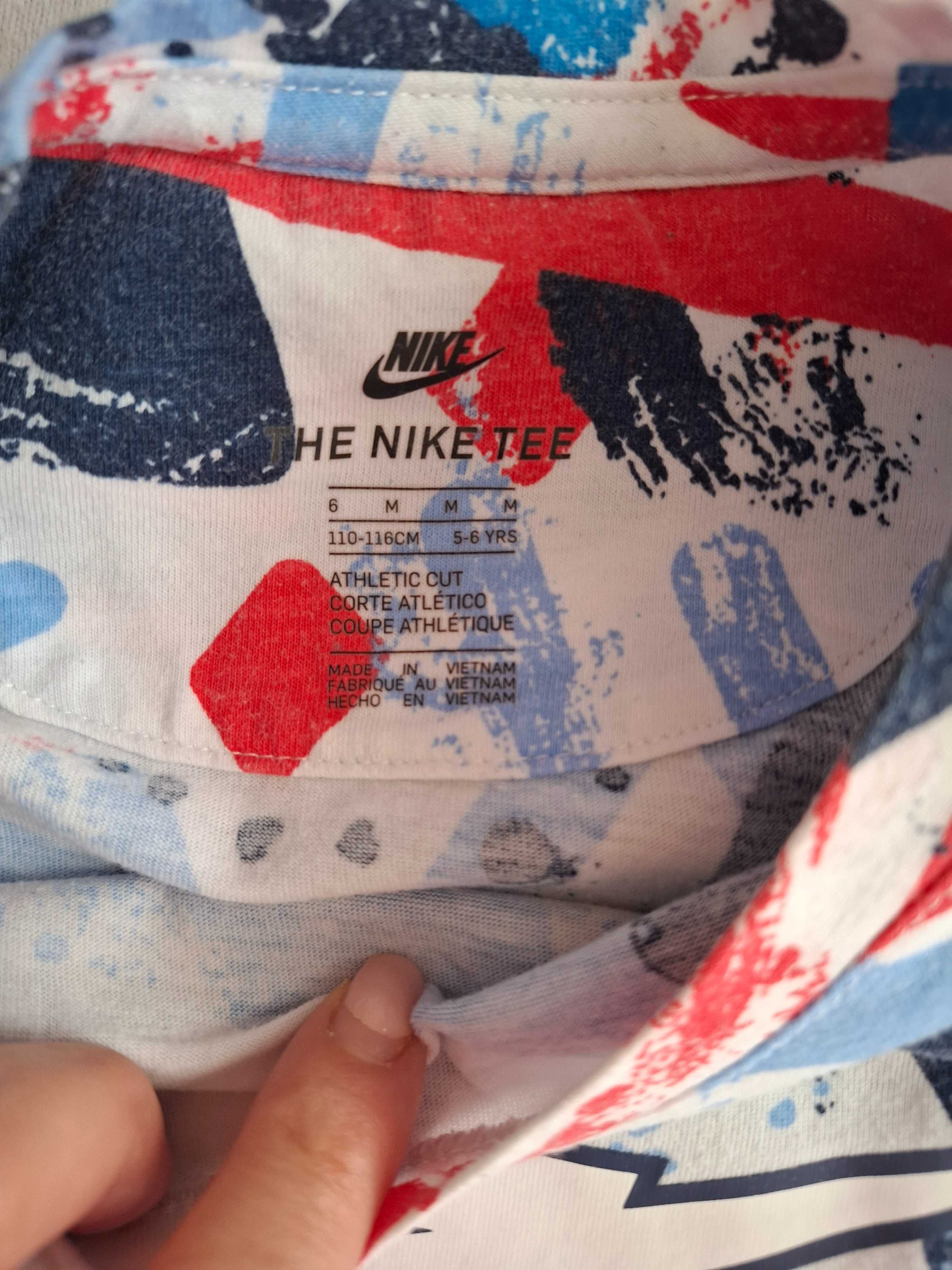 Детски тениски и панталони Nike