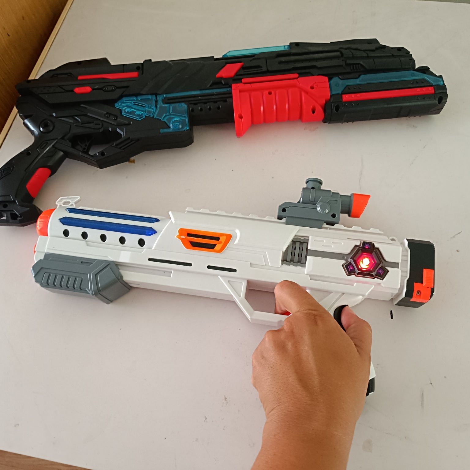 Nerf, два пистолета тип нърф