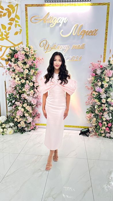 Пудровое вечернее платье