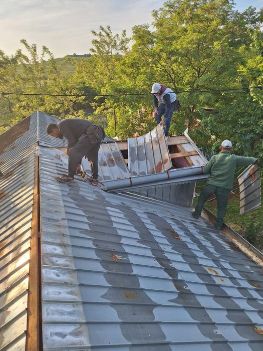 Executam acoperișuri