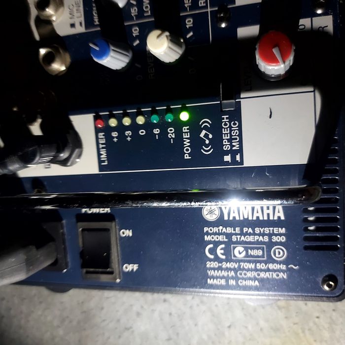 Mixer Yamaha Stagepass 300