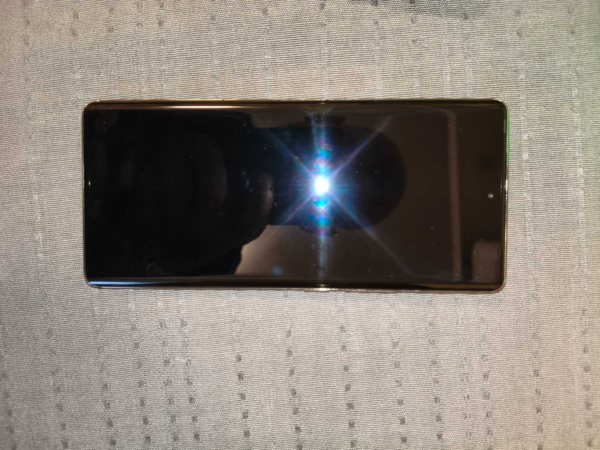 Продавам infinix note 40 pro
