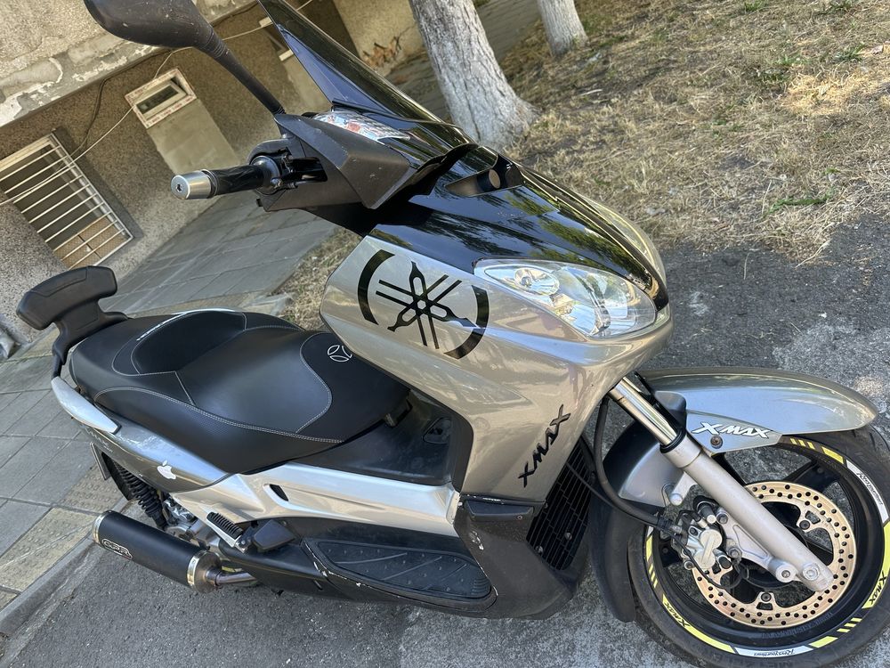 YAMAHA Xmax 250.