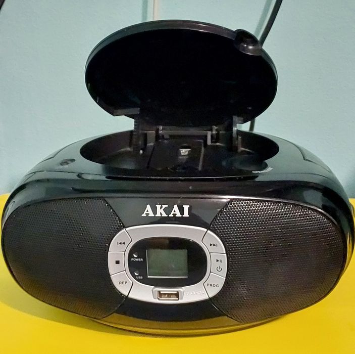 Radio cu cd akai