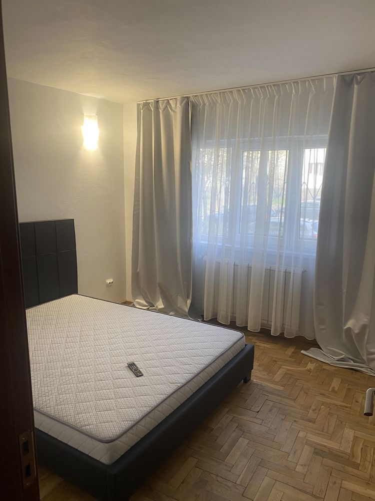 Proprietar inchiriez apartament  3 camere Aviatiei