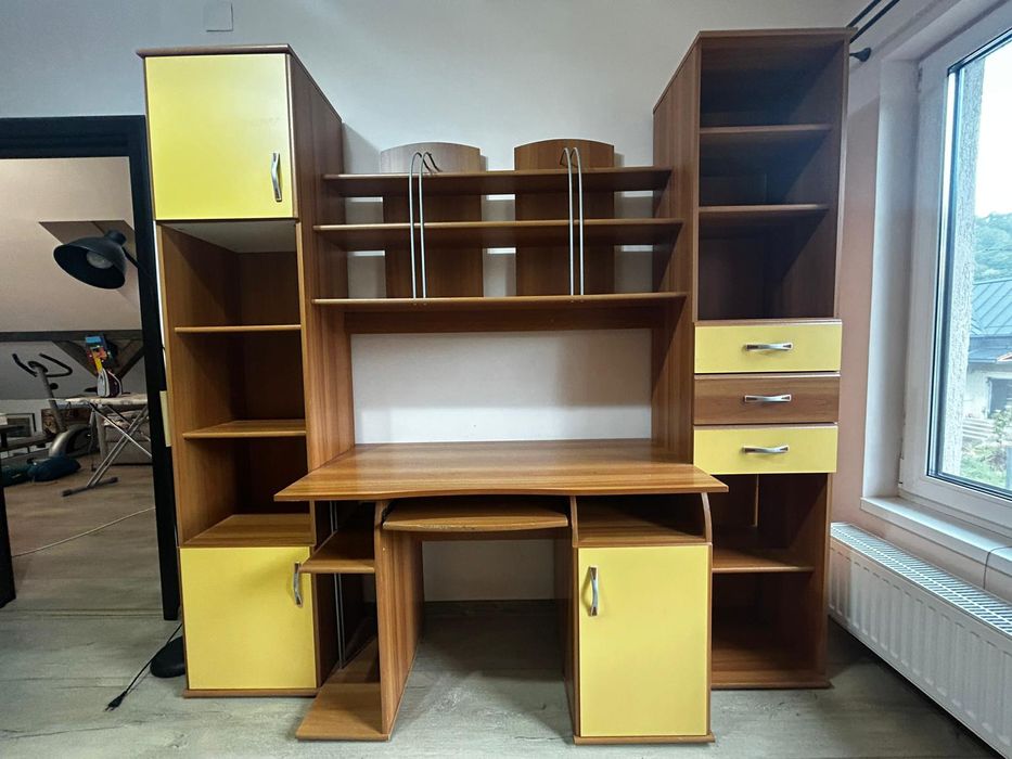 Vând birou și corpuri biblioteca tip soldat