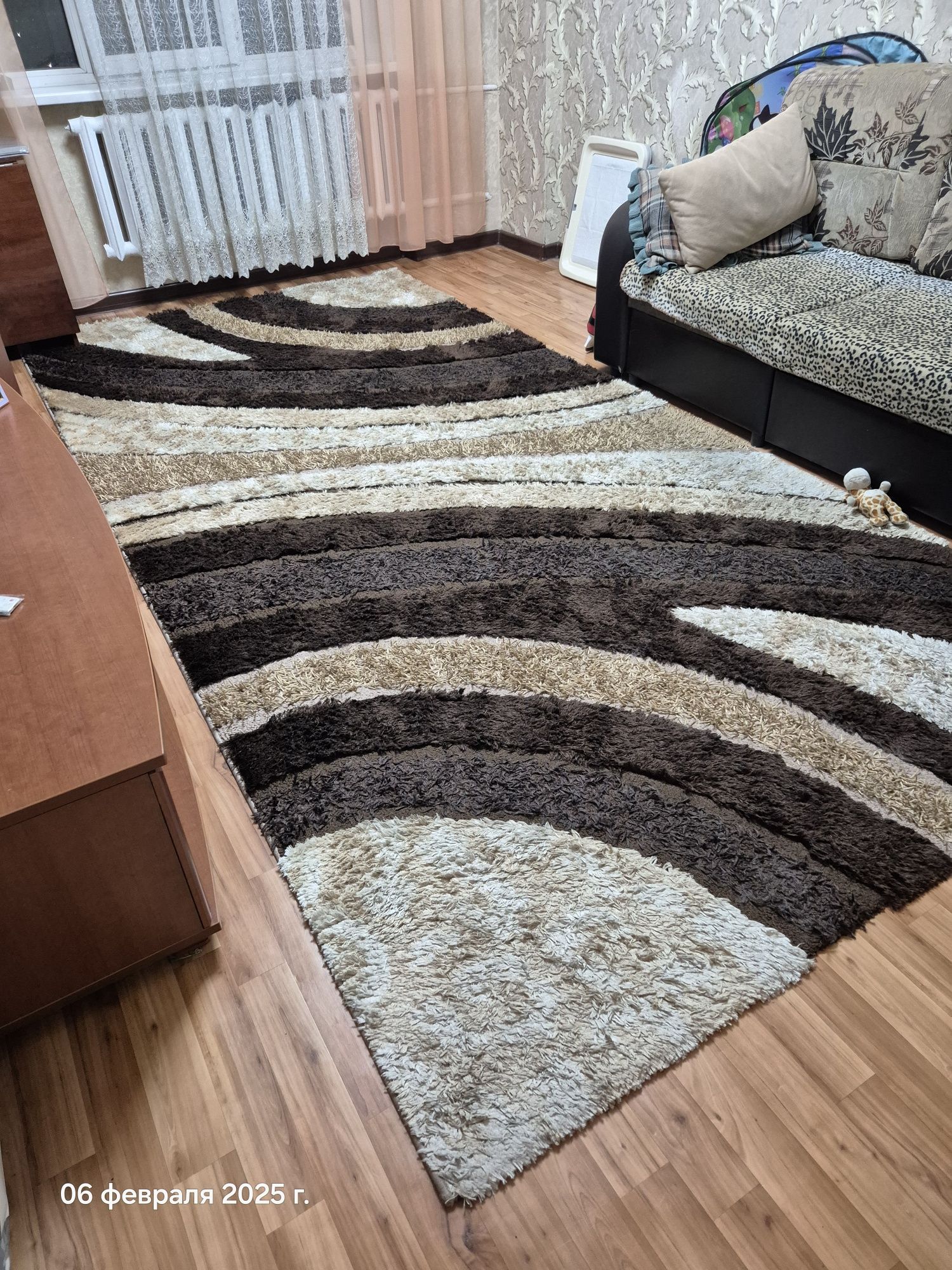 Продам ковёр 2×4
