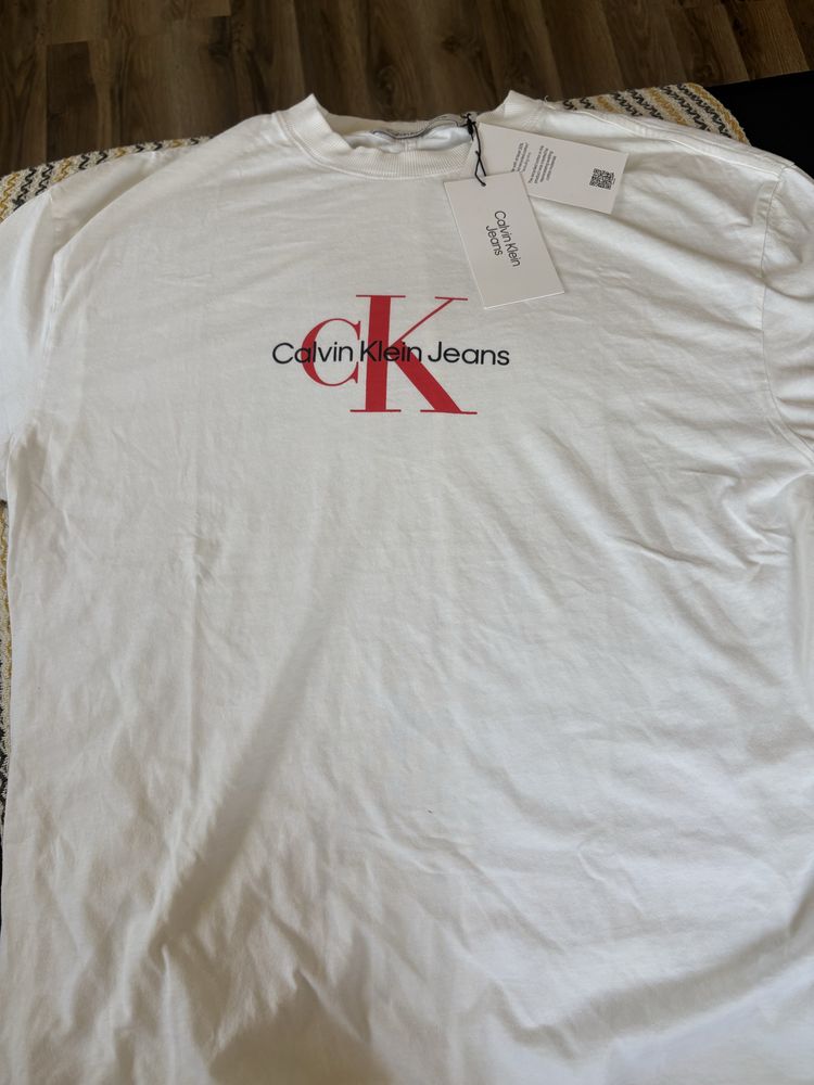 Calvin Klein нова тениска