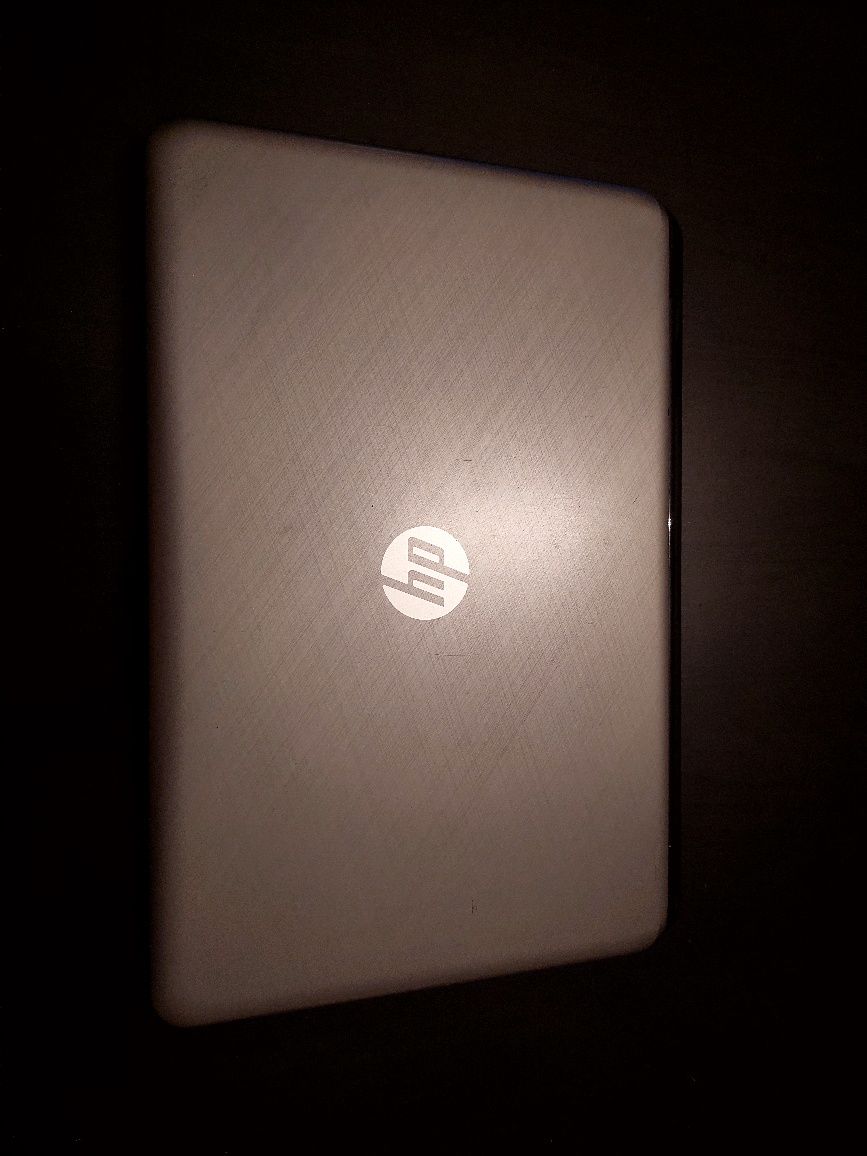 Лаптоп HP - hewlett packard