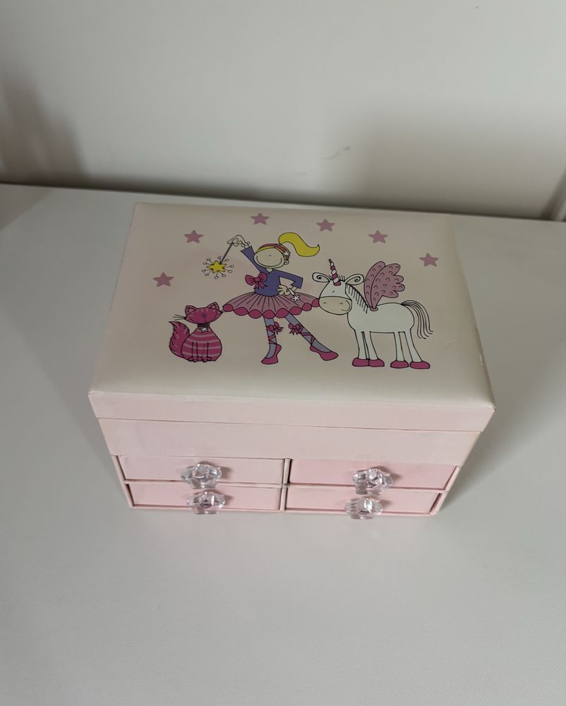 Cutie de bijuterii fete +cadou