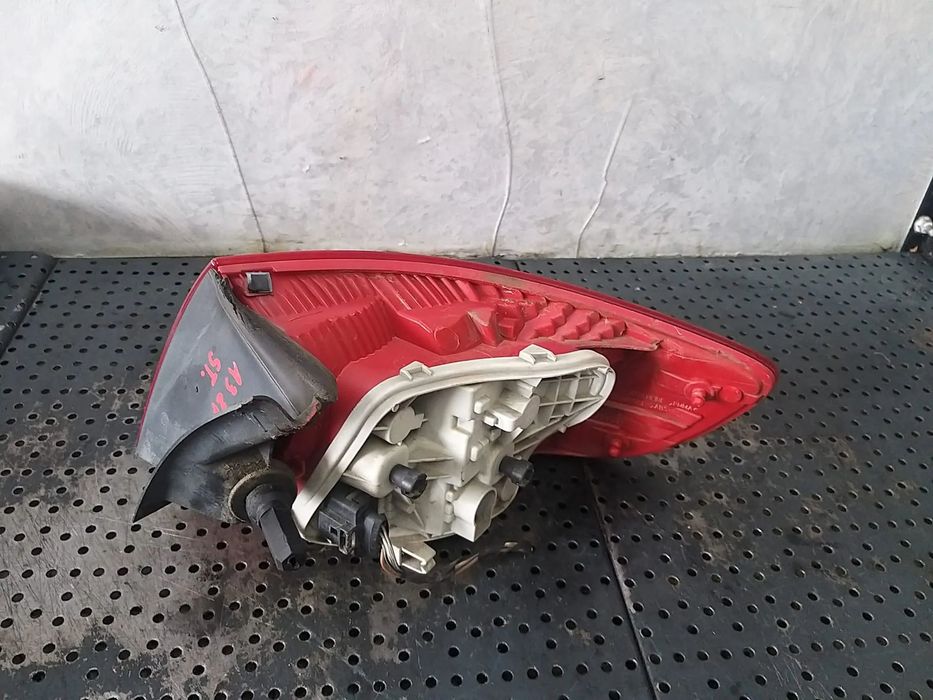 Stop tripla lampa stanga aripa audi a3 8p 8p4945095c