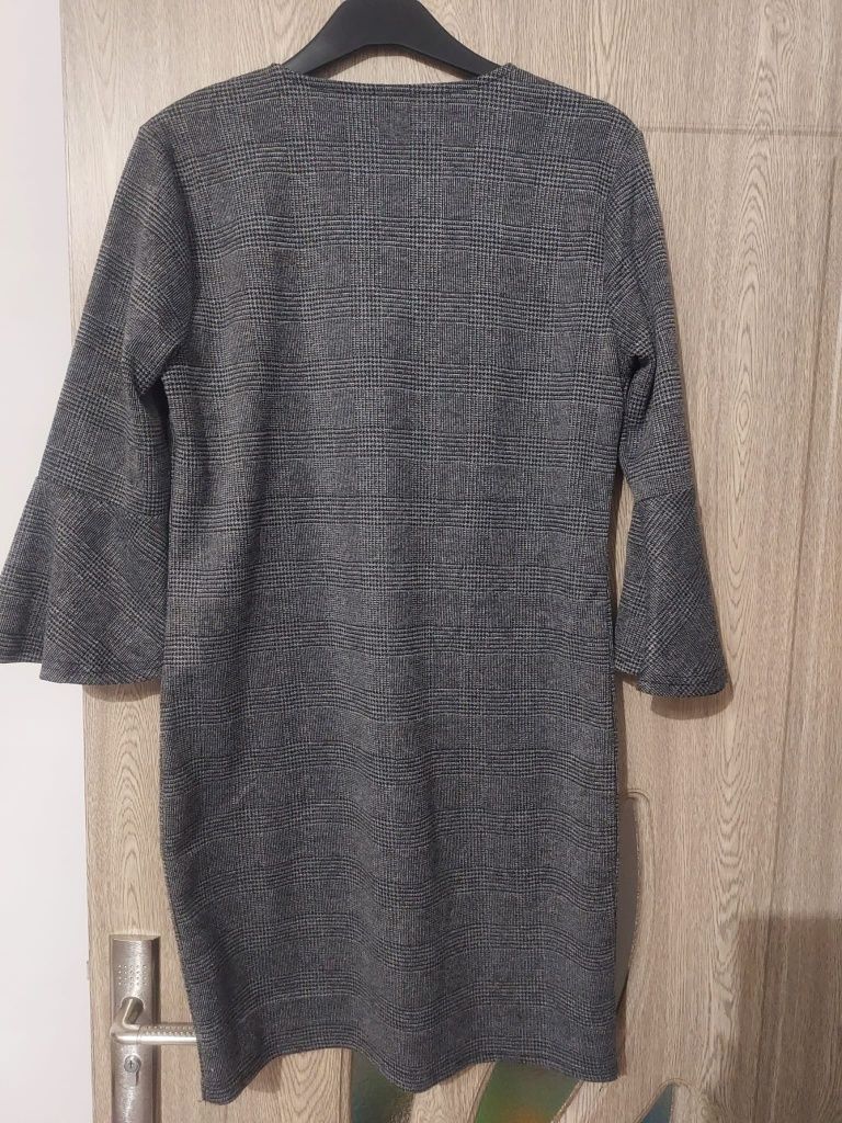 Rochie gri în carouri, noua