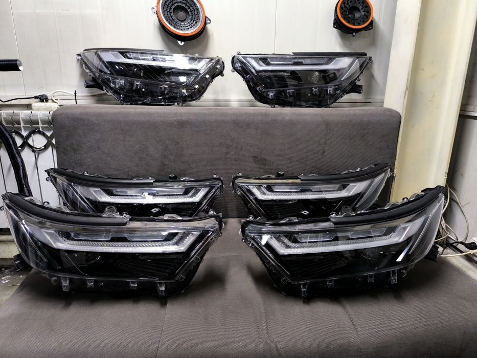 Фары левый правый раф4  оригинал RAV4 фар